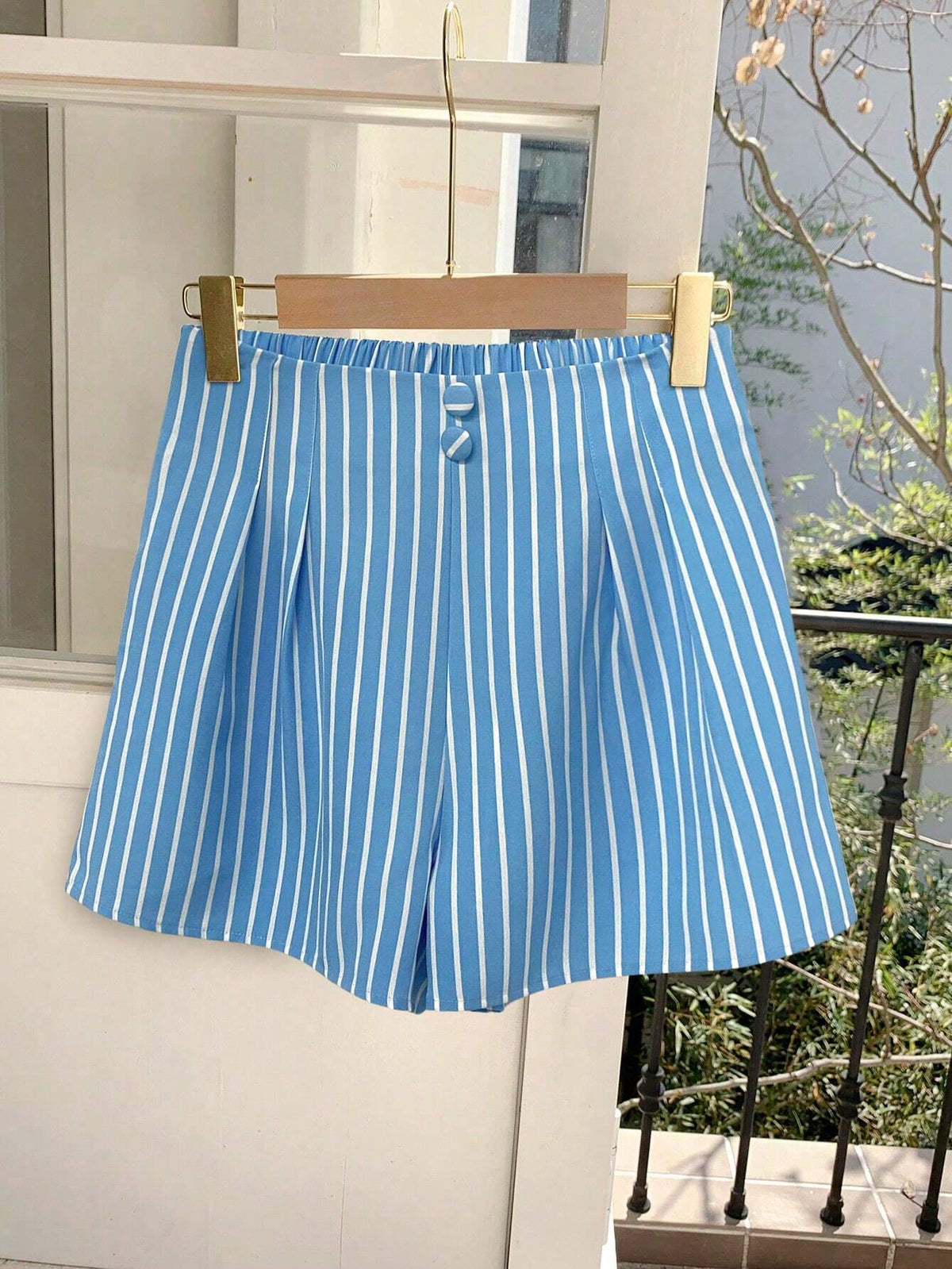 Essnce Summer Casual Striped Button Decorated Shorts