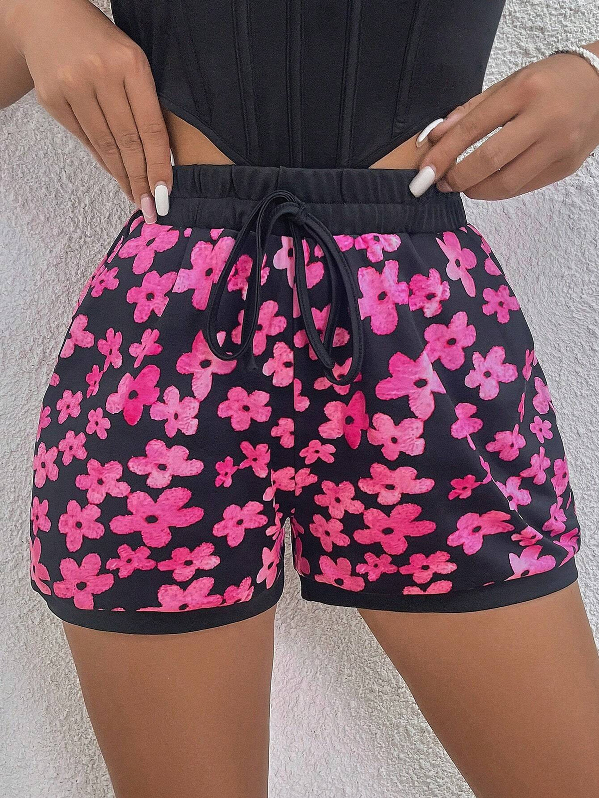 Essnce Women's Floral Print Loose Shorts With Vacation Style