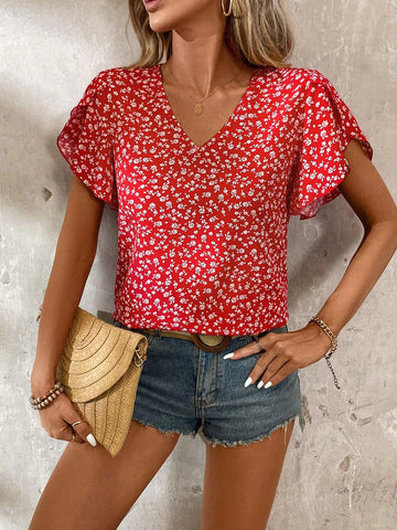Essnce Women's Floral Printed V-Neck Short Sleeve Shirt
