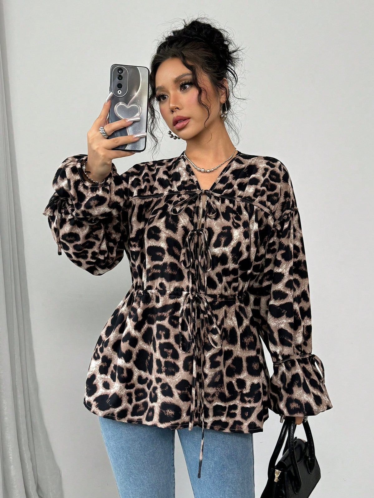 Essnce Women's Popular Leopard Print Shirt, Casual Loose Pleated V-Neck Long-Sleeved Shirt Animal Print Top Autumn Shirt