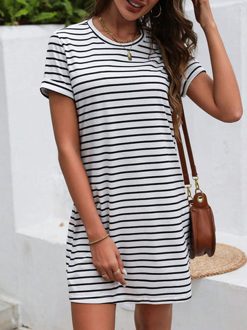 Women's Round Neck Short Sleeve Striped Dress