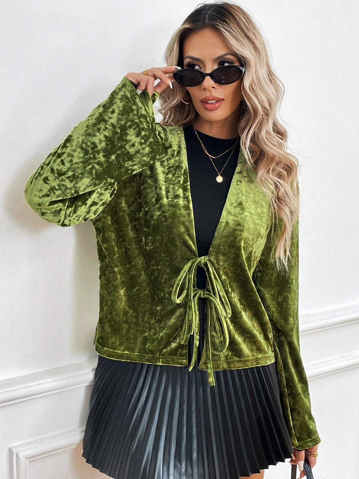 Essnce Women's Spring/Autumn Solid Color Tie Front Bell Sleeve Loose Blouse,Velvet ,Fall Shirts,Fall Clothes,Women Outfits,Fall Blouses,Bow