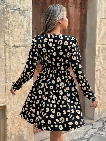 Women's All-Over Leopard Print V-Neck Criss-Cross Wrap-Around Casual Long Sleeve Short