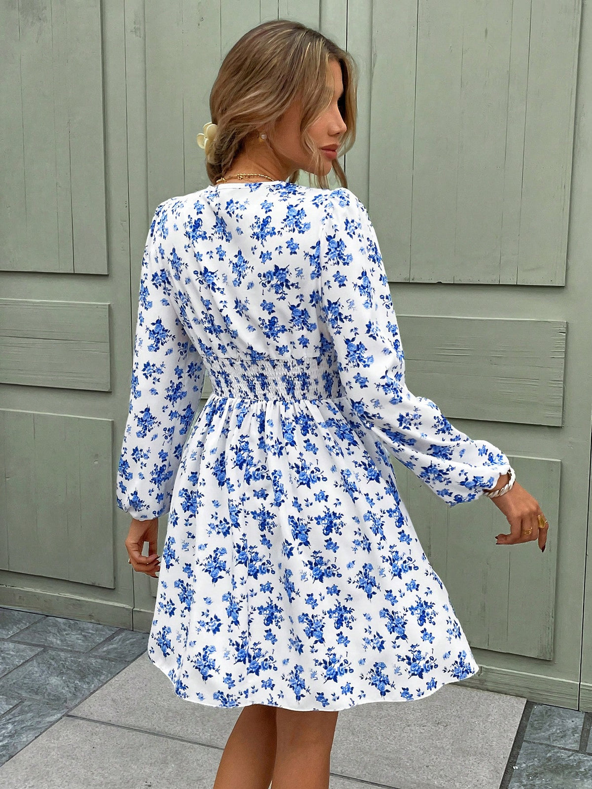 Women's Elegant Romantic Holiday V-Neck Long Sleeve Blue And White Small Floral All-Over