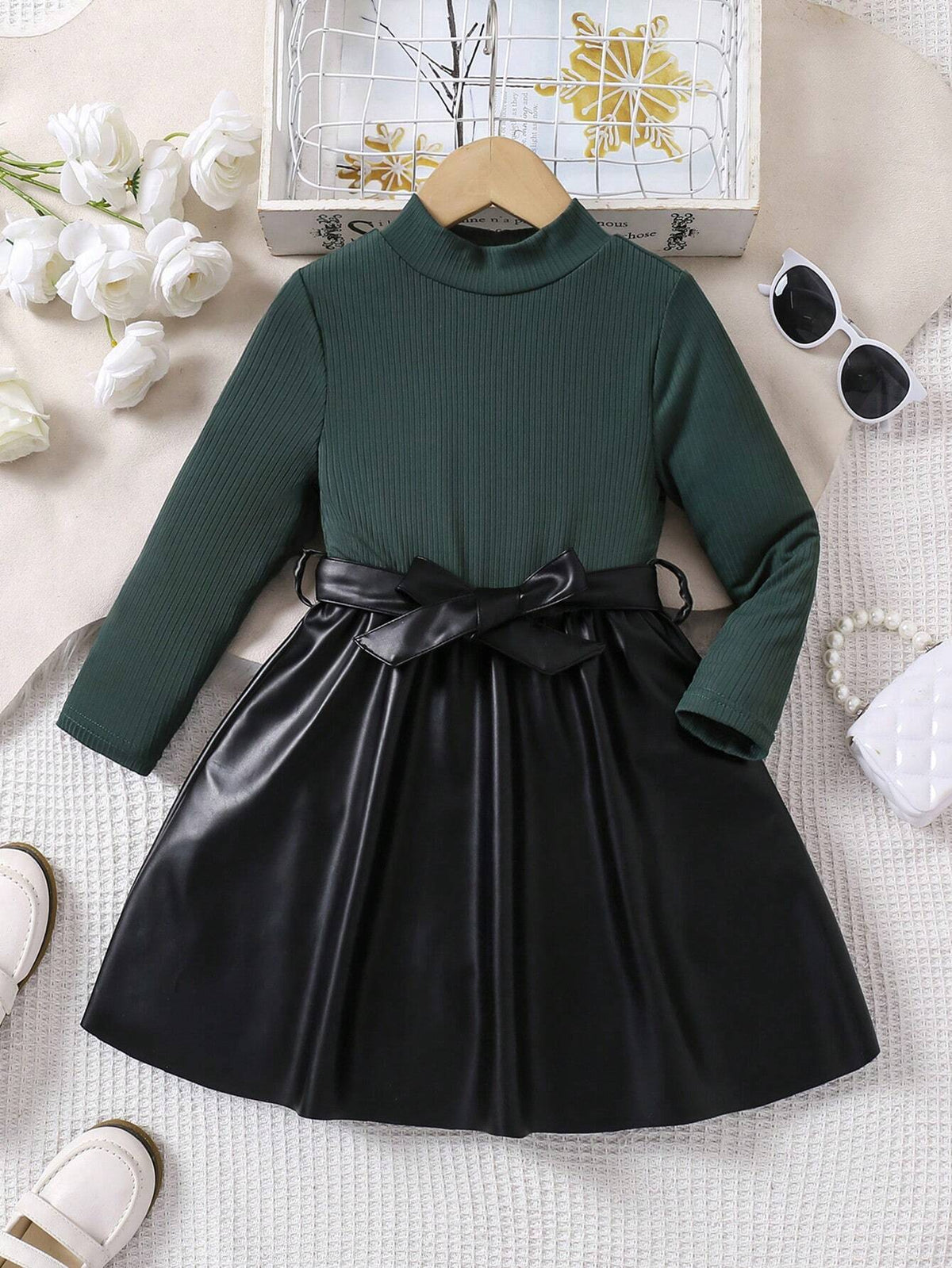 Girls Casual White Ribbed Fabric Ruffle Trim PU Skirt Hem Short Sleeve Dress, With Belt, Suitable For Spring Autumn, Outdoor Wear, Versatile Classic