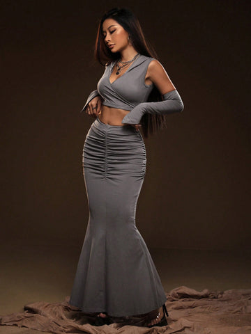 Solid Cut Out Crop Hooded Top & Ruched Mermaid Hem Skirt