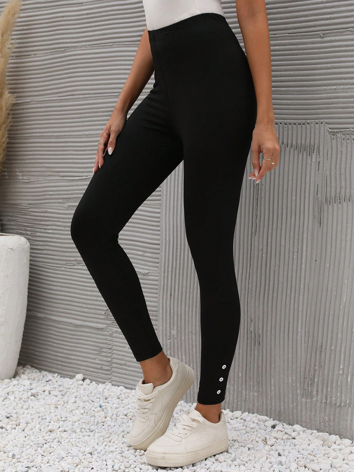 LUNE Button Detail Leggings