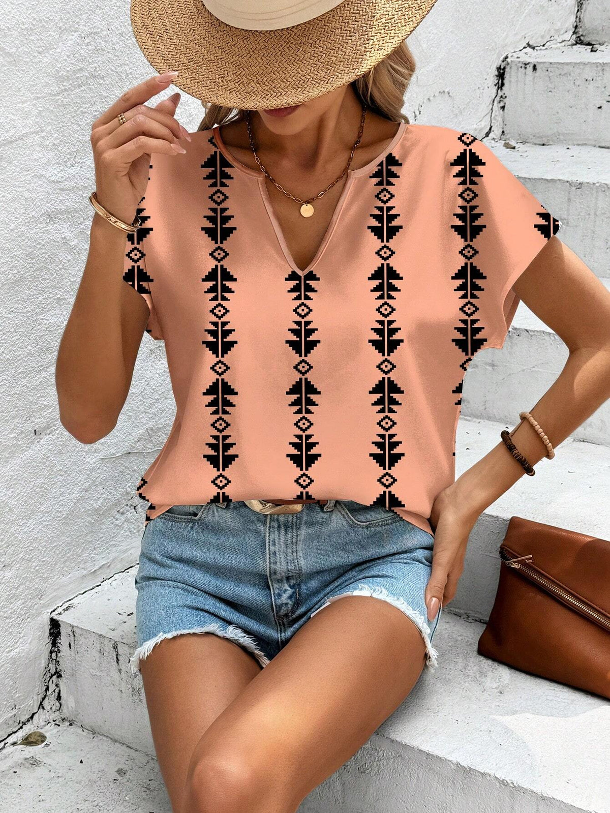 LUNE Casual And Simple Women's V-Neck Shirt With All Over Print, Suitable For Summer