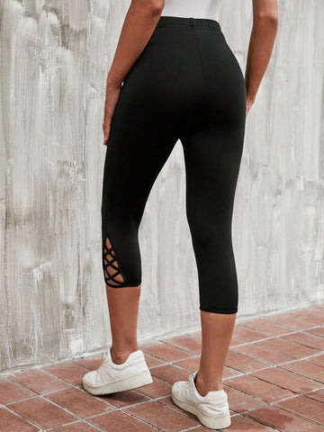 LUNE Criss Cross Hem Capri Leggings
