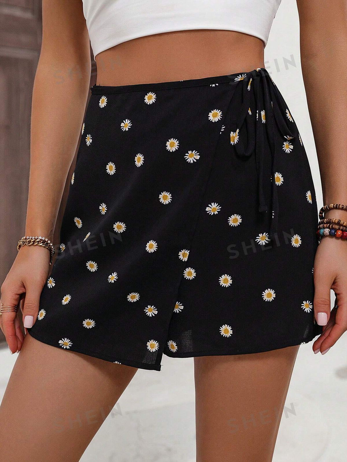 LUNE Daisy Floral Print Knot Side Wrap Skort