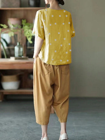 LUNE Floral Embroidery Blouse