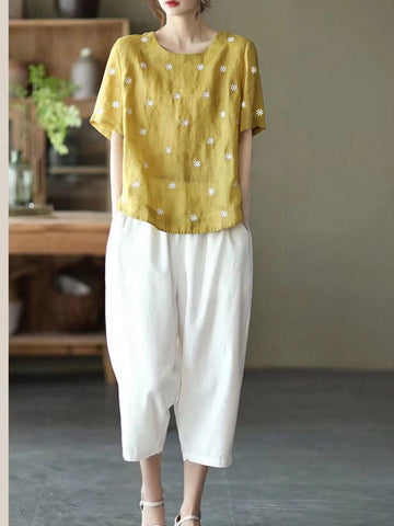 LUNE Floral Embroidery Blouse