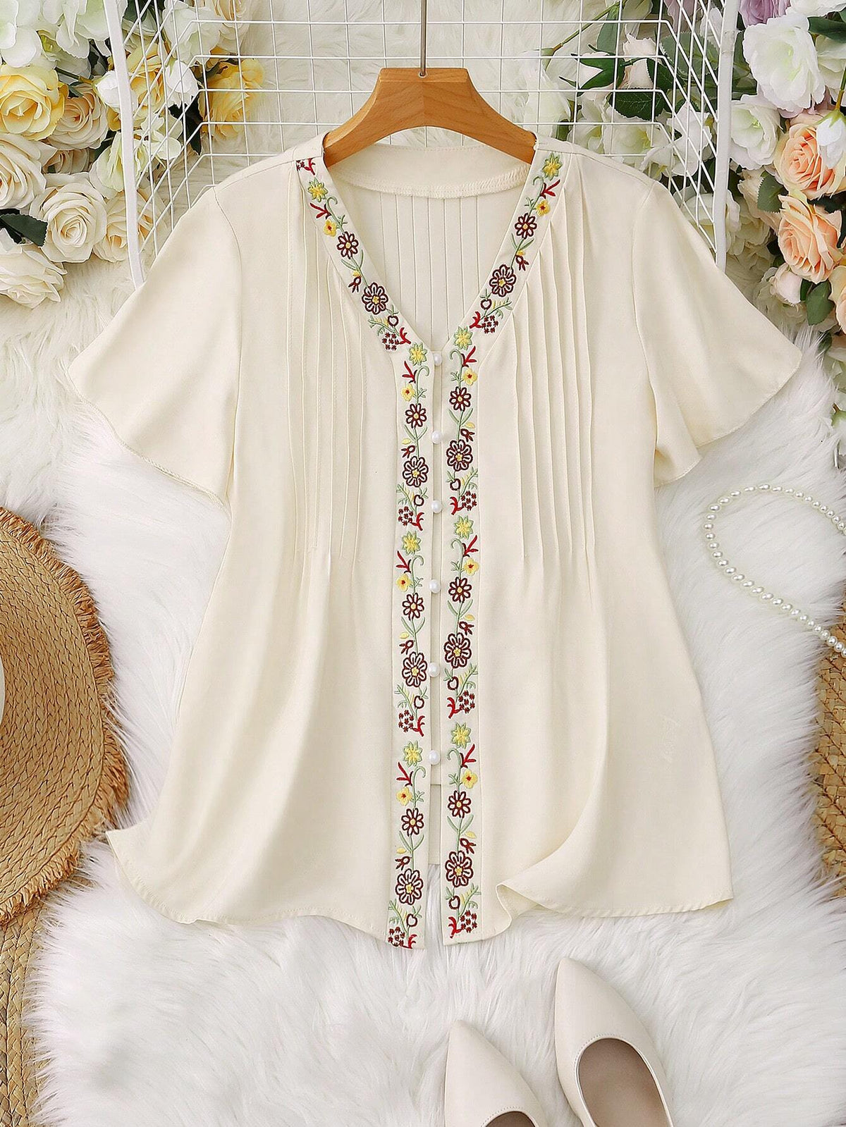 LUNE Floral Embroidery Pleated Detail Blouse For Summer Vacation