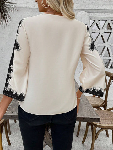 LUNE Positioning Printed V-Neck Bell Sleeve Shirt