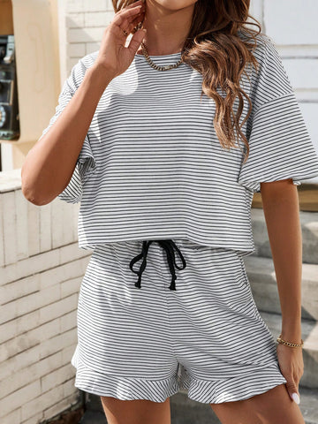 Short Sleeved Black And White Striped Round Neck T-Shirt And Shorts Set For Women, Summer