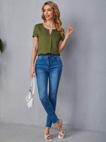 LUNE Solid V-Neck Short Sleeve Minimalist Casual Top