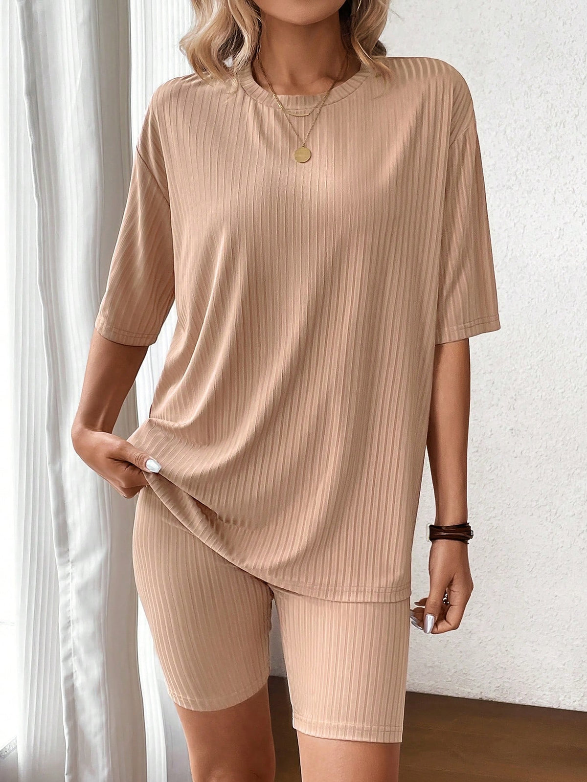 Women'S Round Neck Drop Shoulder Sleeve T-Shirt And Shorts Two-Piece Set