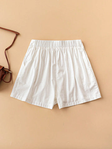 LUNE Women's Button Embellished Side Pocket Shorts