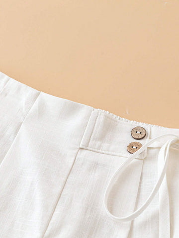 LUNE Women's Button Embellished Side Pocket Shorts