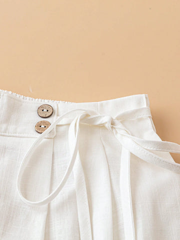 LUNE Women's Button Embellished Side Pocket Shorts