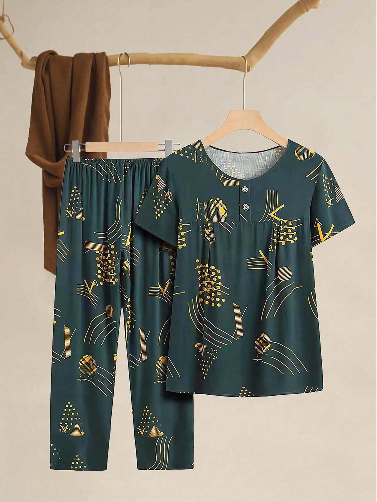 Women's Casual Short Sleeve Round Neck Button Decor Hem Pleat Ruffle Flared Pants Gold Pattern 2-Piece Set