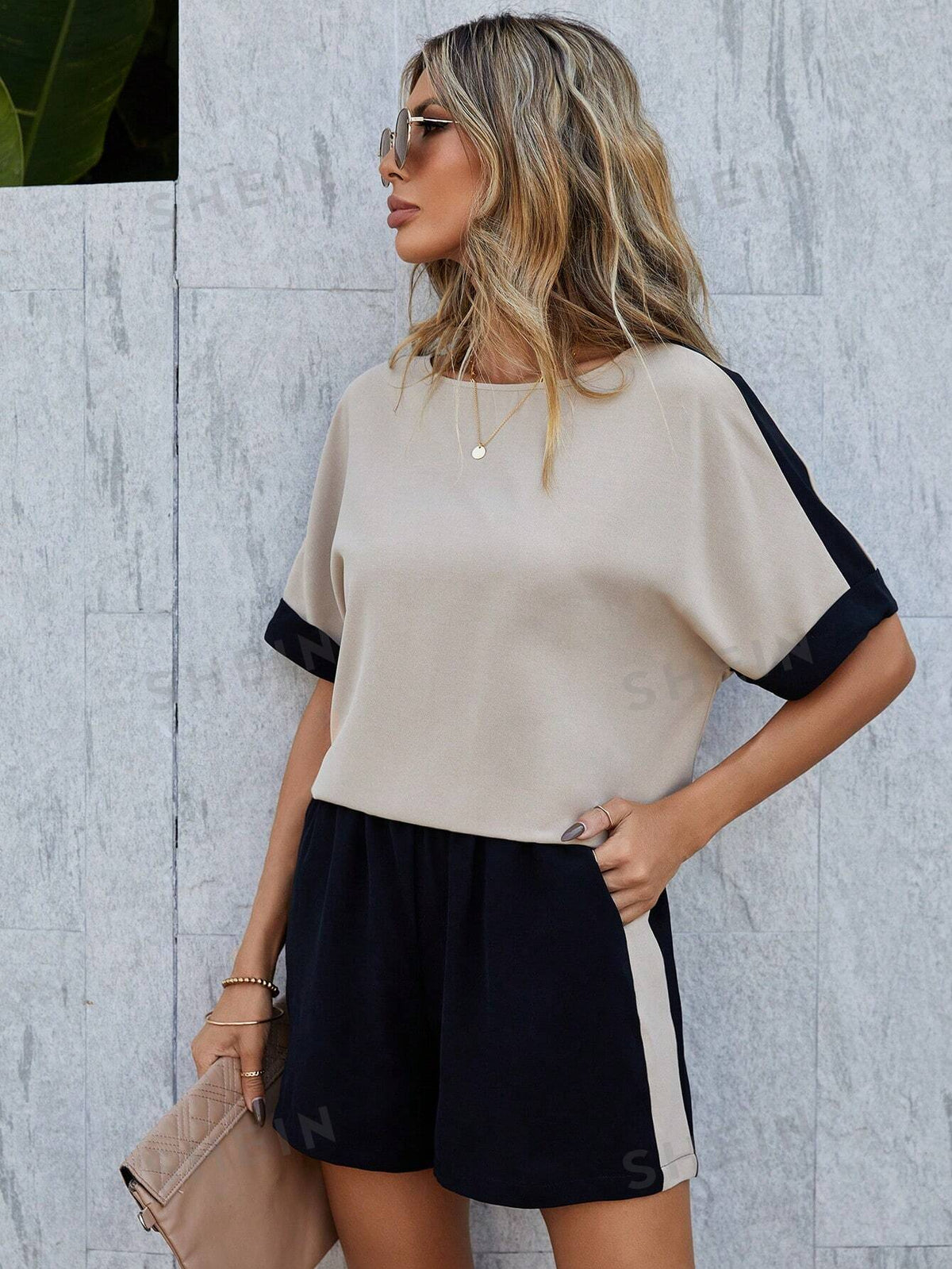 Women's Contrast Color Round Neck Batwing Sleeve Shirt And Shorts 2pcs/Set