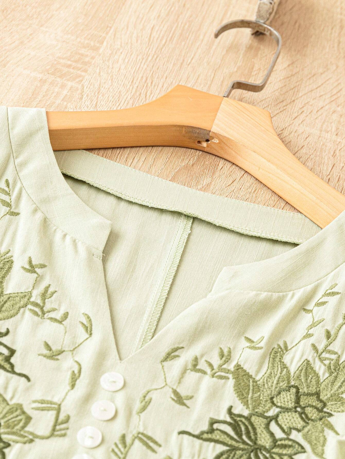 LUNE Women's Elegant Long Sleeve Shirt With Notched Collar And Floral Embroidery, Summer