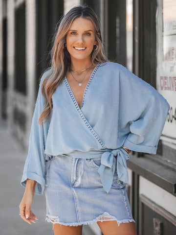 LUNE Women's Gray Collared Twist Front Cropped Shirt