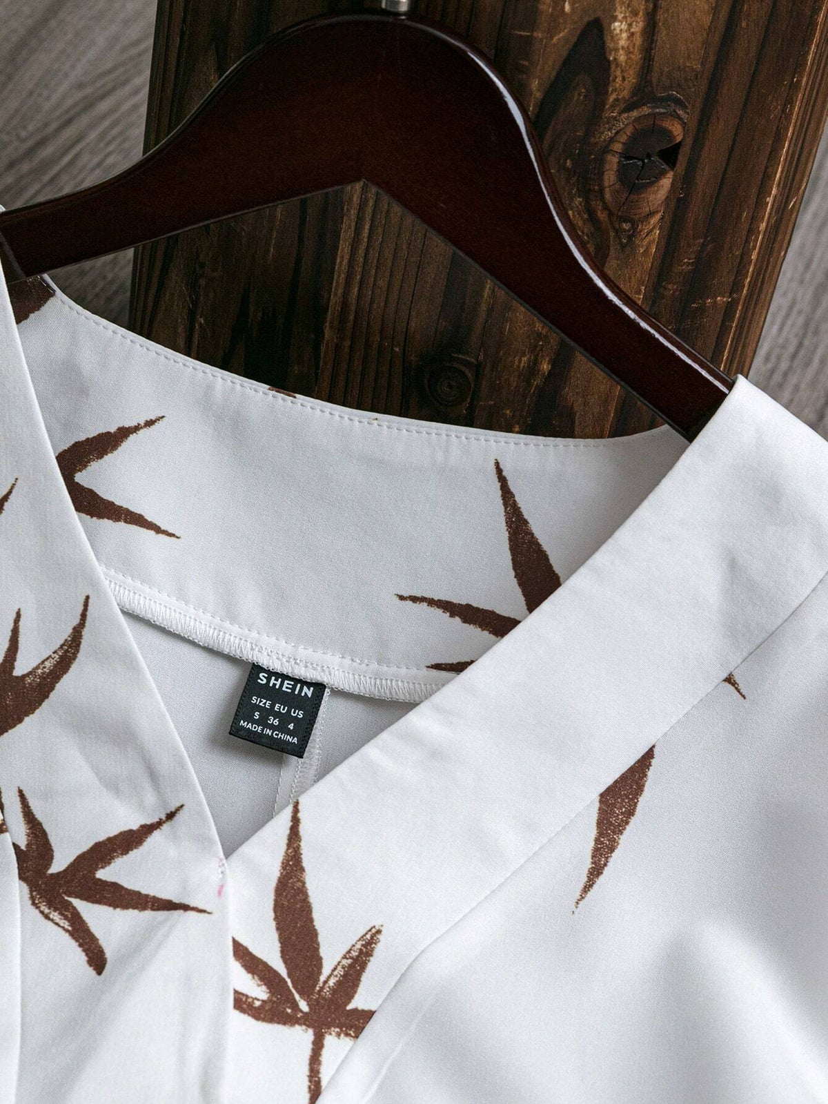 LUNE Women's Random Printed V-Neck Simple Daily Blouse