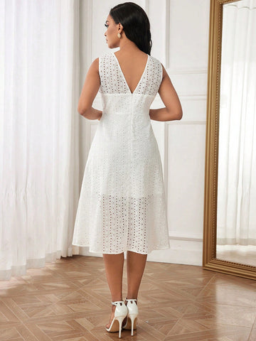Ladies' Sleeveless Hollow Out Round Neck Dress