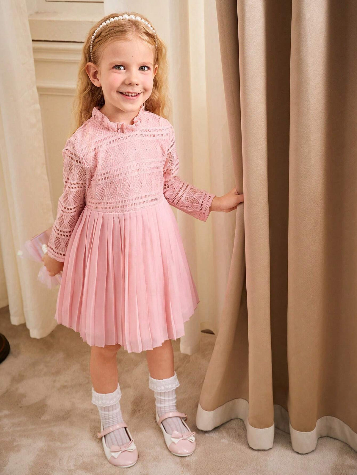 Little Girls' Commuter And Casual Half Sleeve Apricot Lace Mesh Splice Hem Dress With Pleated Chiffon Bottom