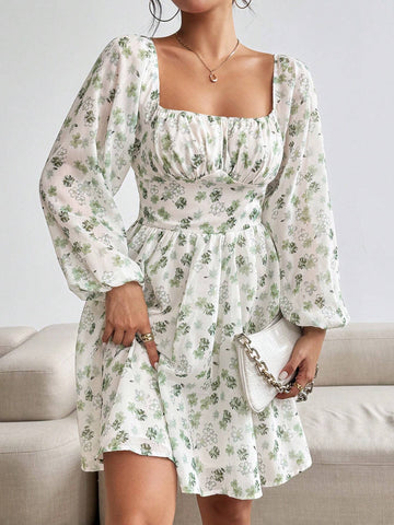 Ladies' Summer Holiday Floral Printed Pleated Square Neck Lantern Sleeve Elegant Dress