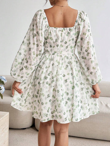 Ladies' Summer Holiday Floral Printed Pleated Square Neck Lantern Sleeve Elegant Dress