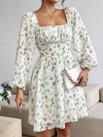 Ladies' Summer Holiday Floral Printed Pleated Square Neck Lantern Sleeve Elegant Dress