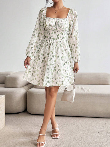Ladies' Summer Holiday Floral Printed Pleated Square Neck Lantern Sleeve Elegant Dress
