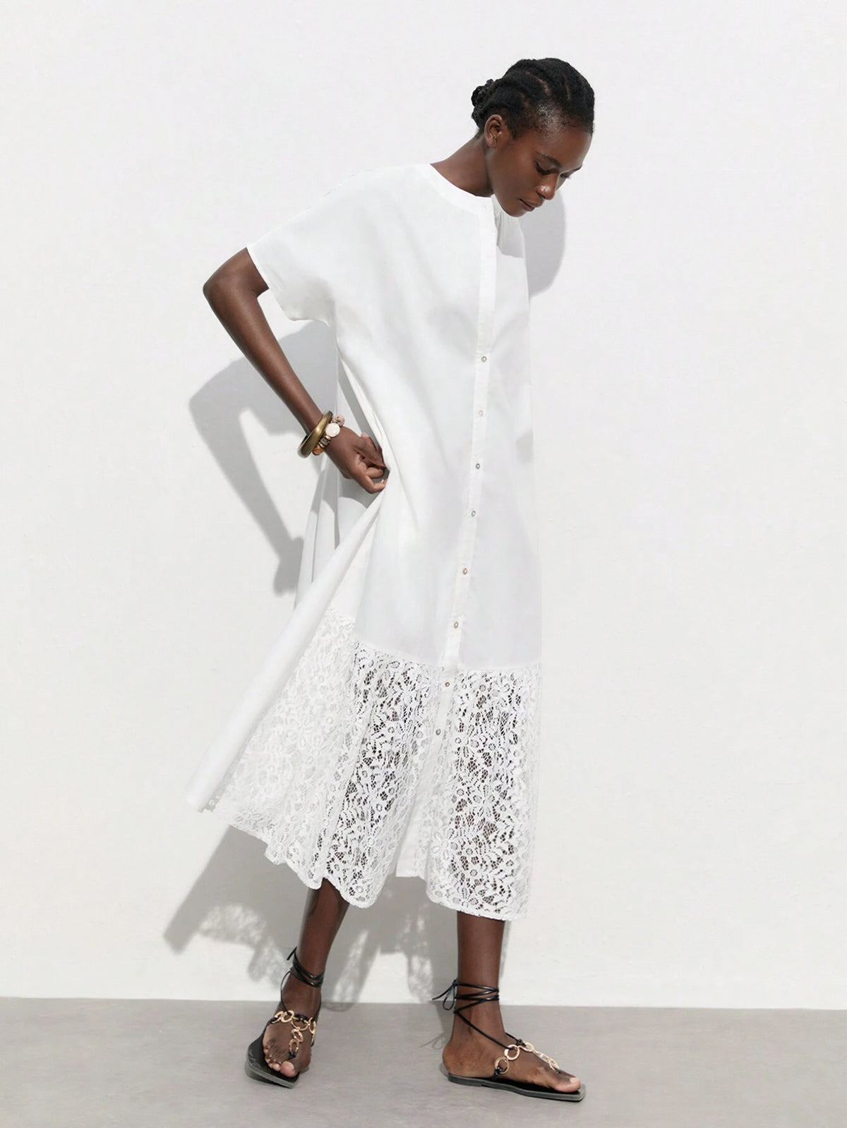 Women's Elegant Single-Breasted Short Sleeve Casual Dress, White Color With Round Neckline, Lace Hem Design, Ideal For Summer And Early Autumn