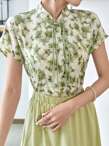 Modely Floral Print Tie Neck Batwing Sleeve Chiffon Hanfu Top