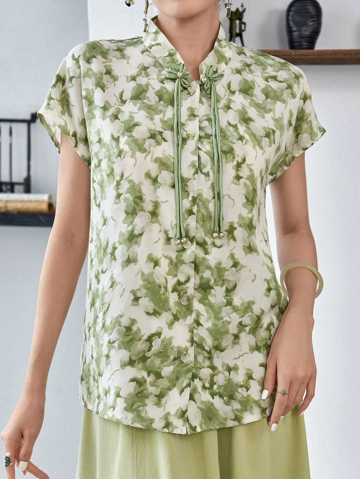 Modely Floral Print Tie Neck Batwing Sleeve Chiffon Hanfu Top