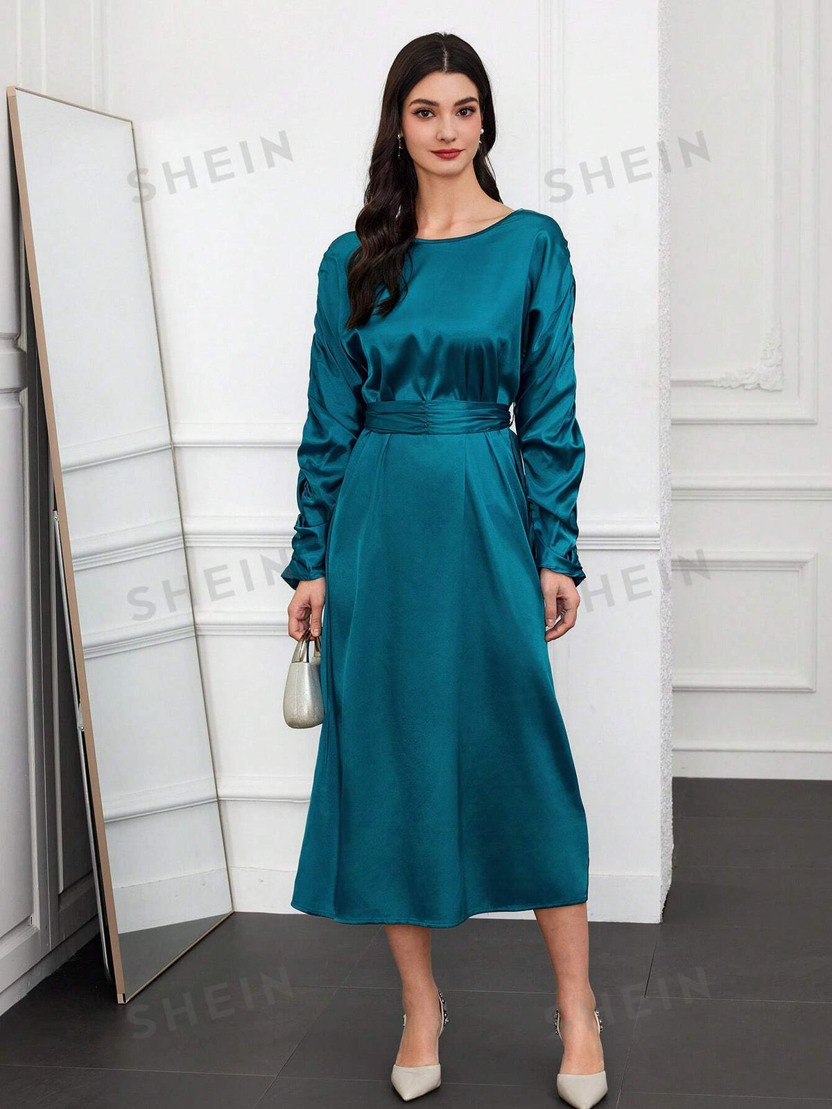 Ladies' Solid Color Round Neckline Pleated Long Sleeve Fashionable Dress