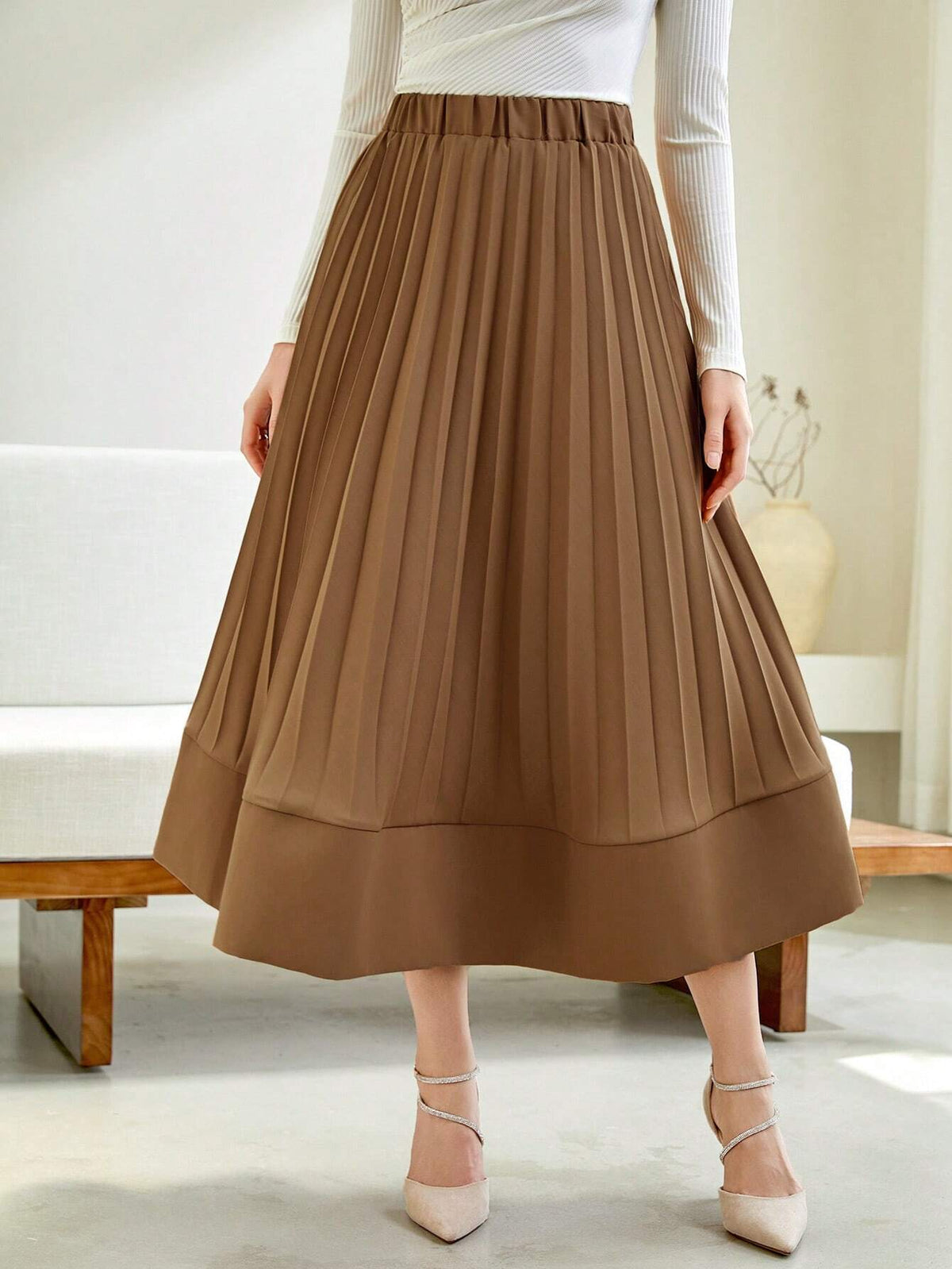 Modely Solid High Waist Pleated Skirt
