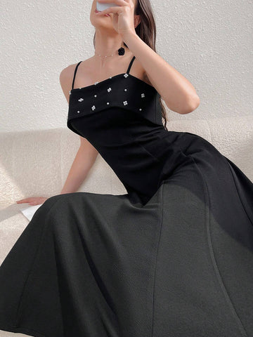 Women's Fashionable Pearl Decorated Strappy Dress