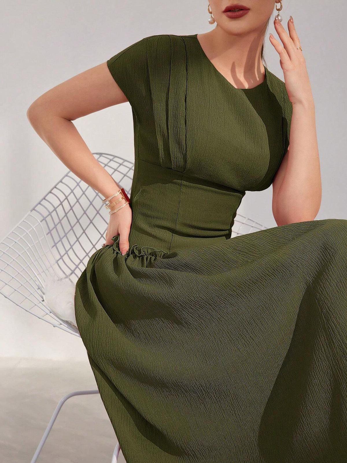 Women's Solid Color Round Neck Ruffle Hem Pleated Dress