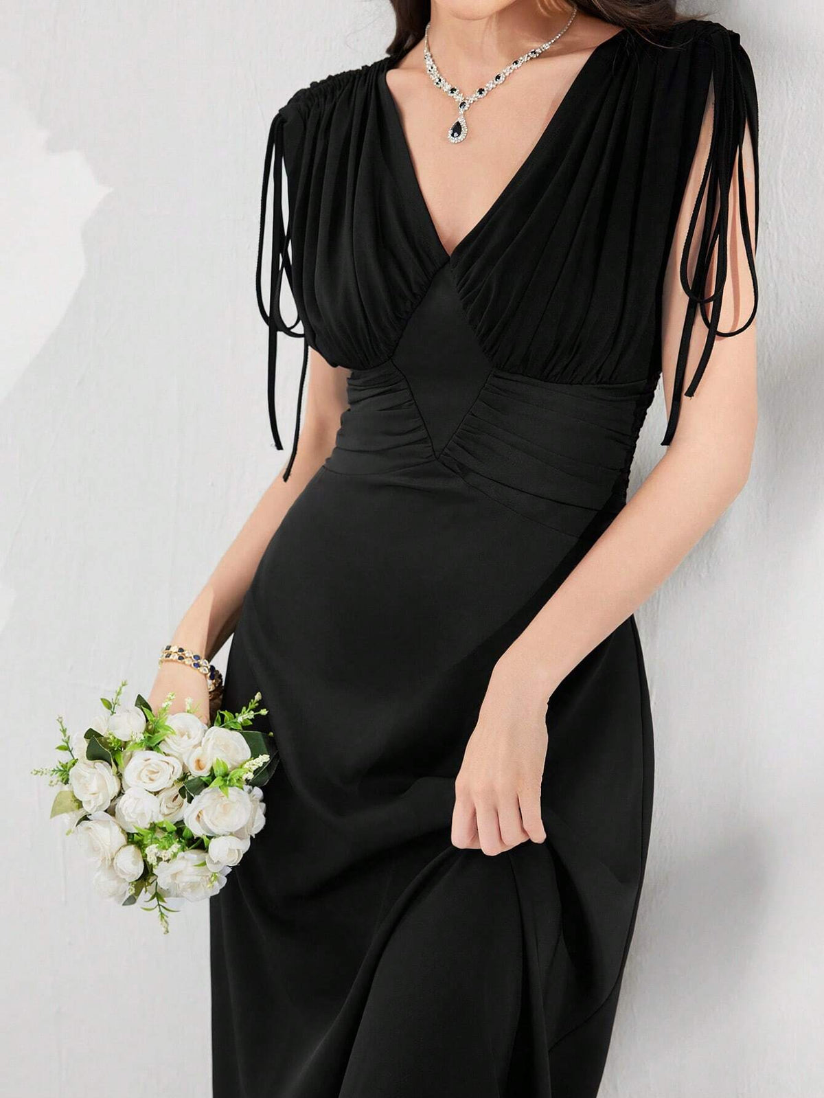Women's Solid Color Sleeveless V-Neck Waist-Cinched Dress