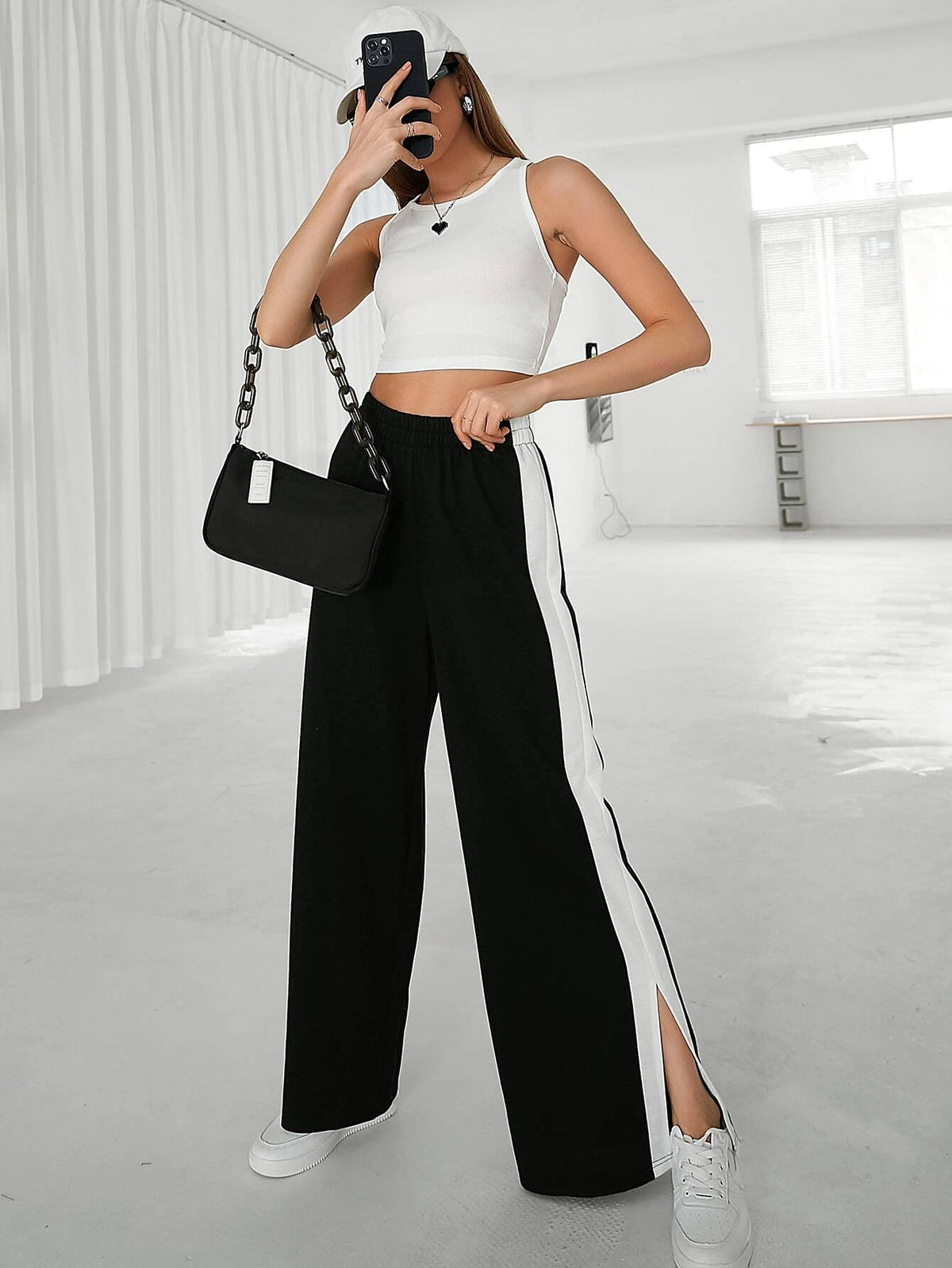 Mulvari Contrast Side Seam Split Hem Sweatpants