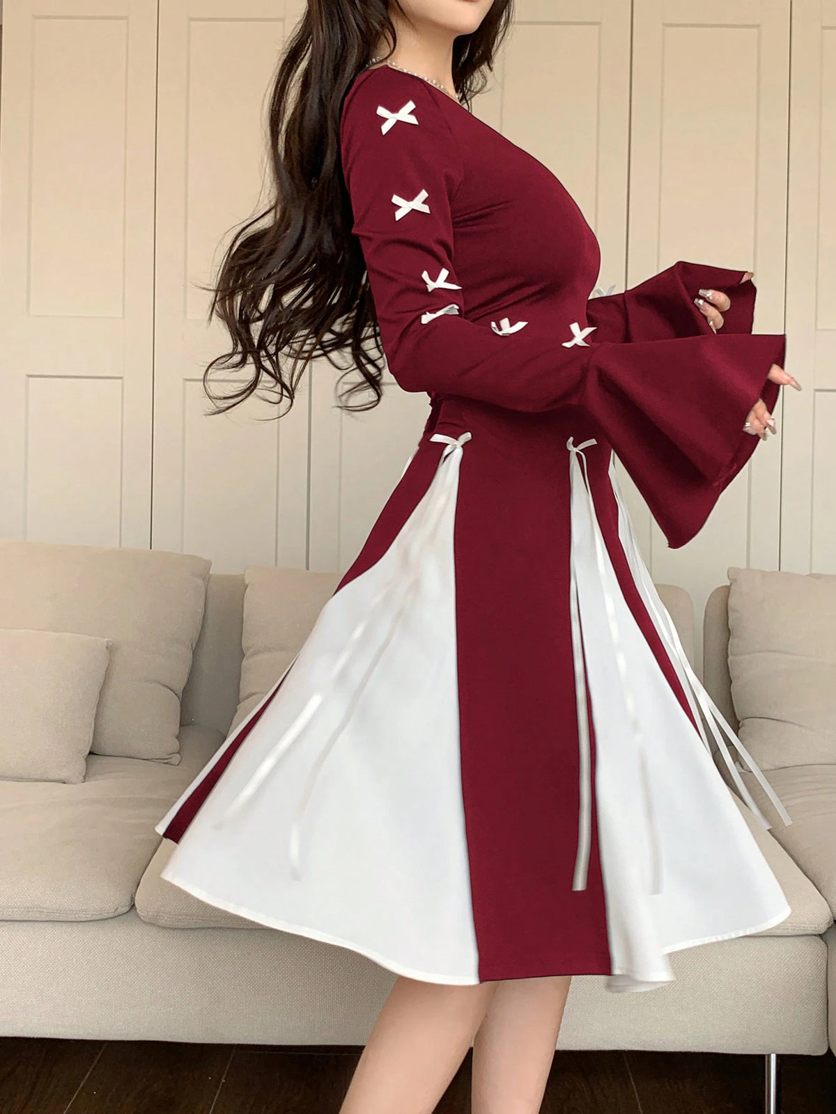 Women's Autumn Round Neck Bow Decor Flare Sleeve Color-Block Elegant Mini Dress