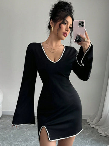 Women's Black Knitted Slim Fit Mini Dress, V-Neck Pearl Decorated Bell Sleeve Cocktail Party Elegant Sexy Short Dress, Suitable For Autumn, Winter And Spring