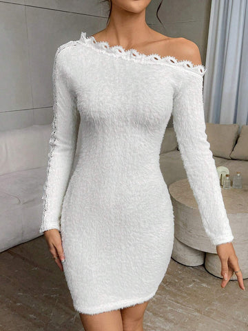 1pc Women Solid Color Contrast Lace Asymmetric Neck Hollow Out Long Sleeve Slim Elegant