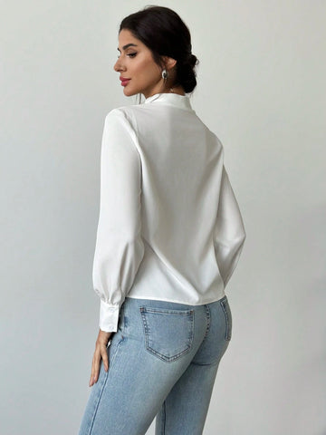 Privé 1pc Women's Elegant Refined Romantic Floral Decor V-Neck Long Sleeve White Blouse