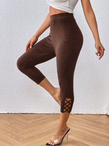 Privé Criss Cross Front Capri Leggings