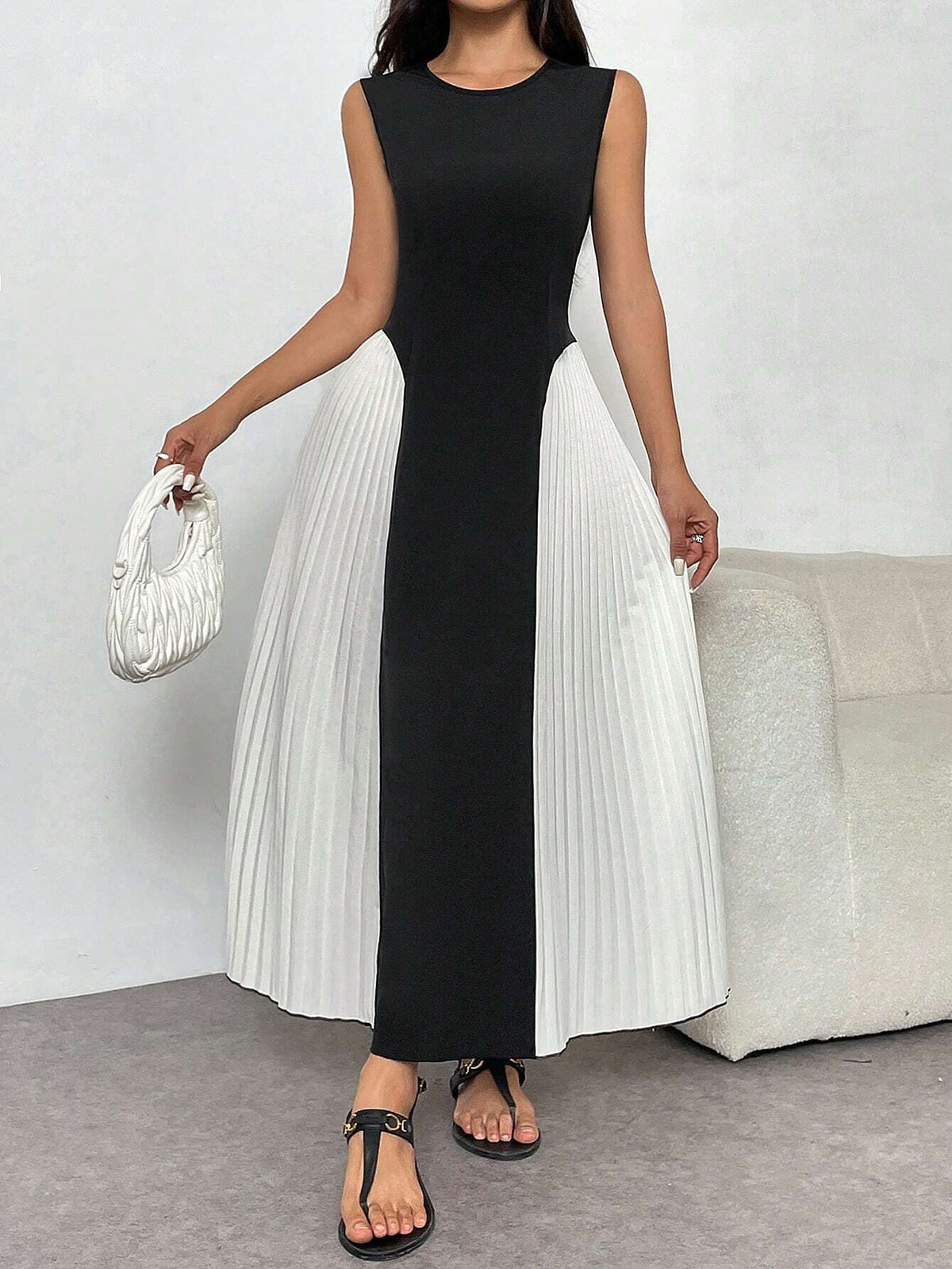 Elegantly Charming Women's Sleeveless Patchwork Long Dress With Round Neckline